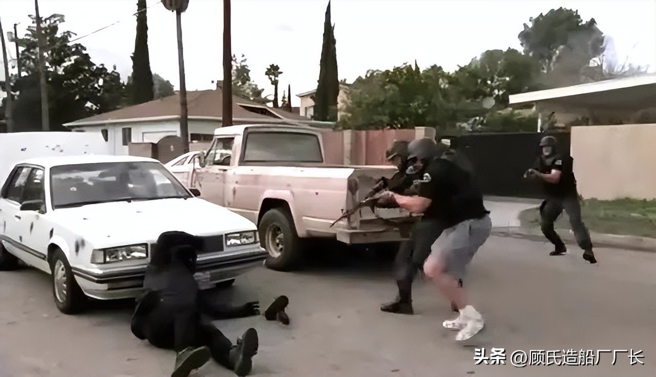 让洛杉矶警察谈之色变的中国步枪，97年北好莱坞枪战中的枪械小记