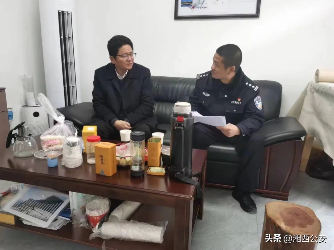 派出所民警走访企业优化营商环境,公安优化营商环境与大型企业座谈