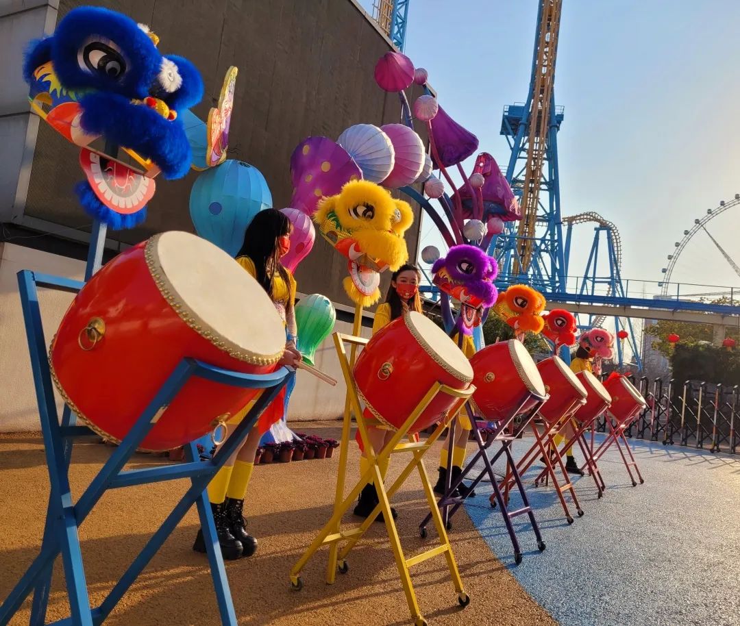 上海游客豫园观赏新年灯会,正月十五元宵节上海哪里有灯会