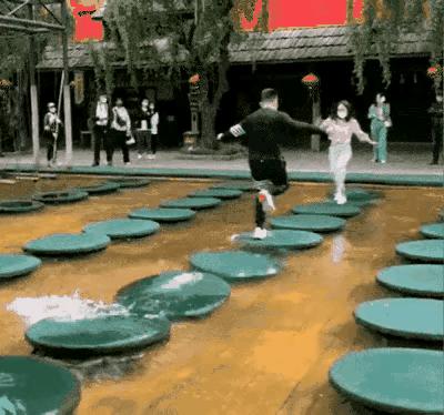 这衣服怎么穿内衣呀?不穿内衣怎么挺起来啊?