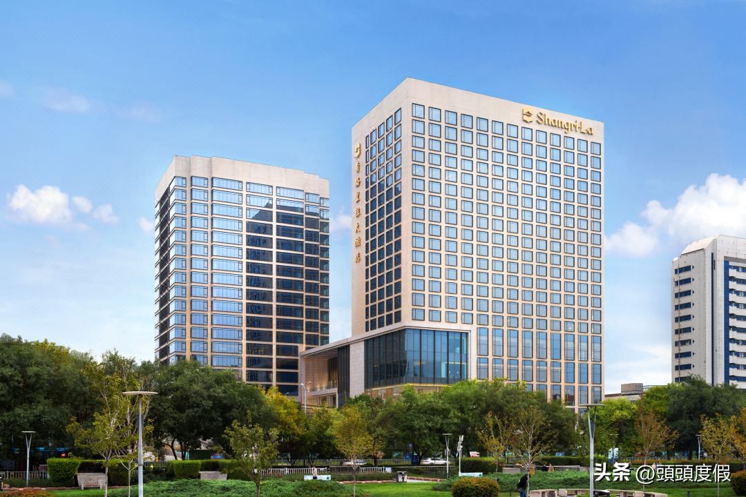 济南前十酒店,趵突泉一城山色半城湖