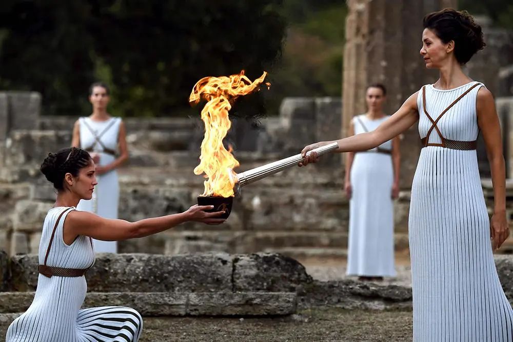 足球与人性、大S和汪小菲的撕逼大战的“现代启示录”