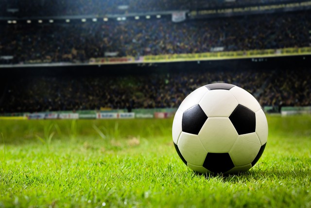 领导踢球点球,领导踢足球比赛