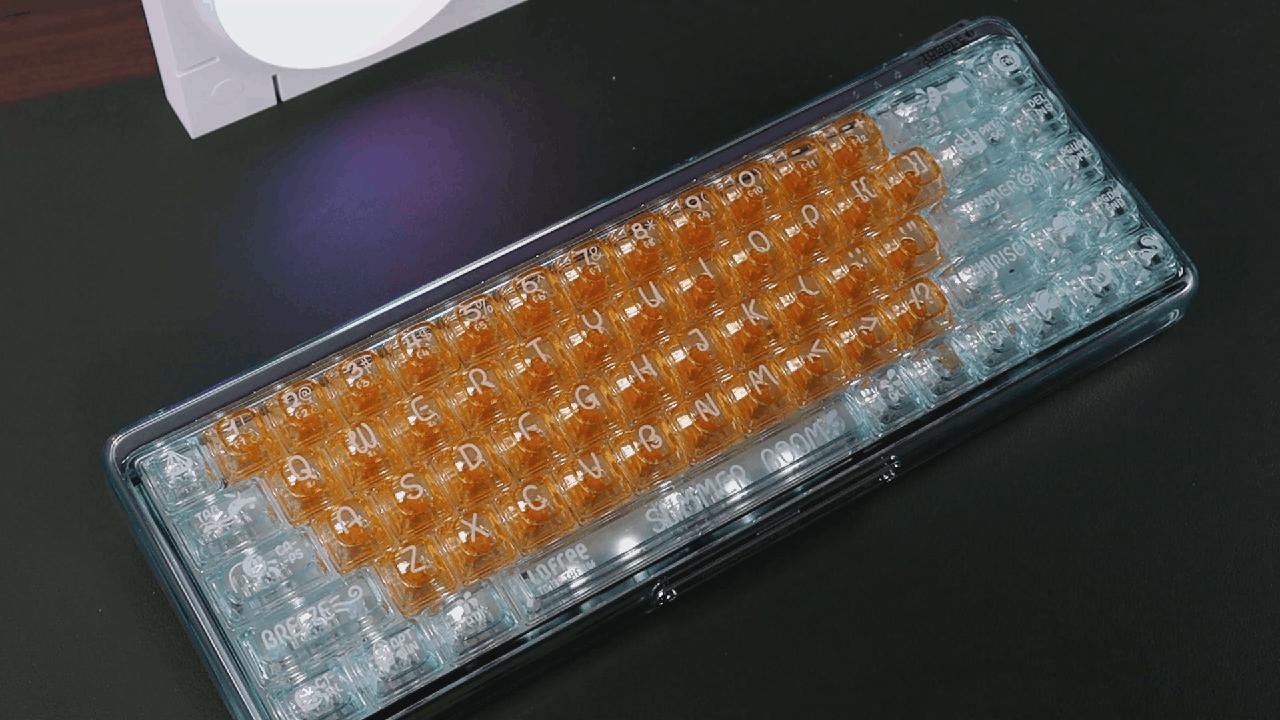 一千块，透明键盘，将手上那2平方做成工艺品的理念，我只爱洛斐