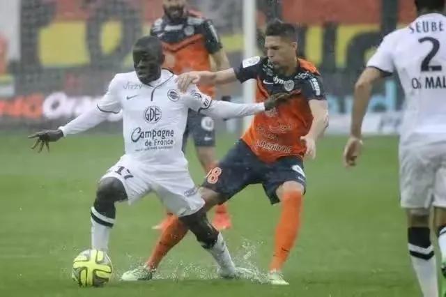 足坛十大贫民窟走出来的巨星,足坛15大贫民窟逆袭的巨星