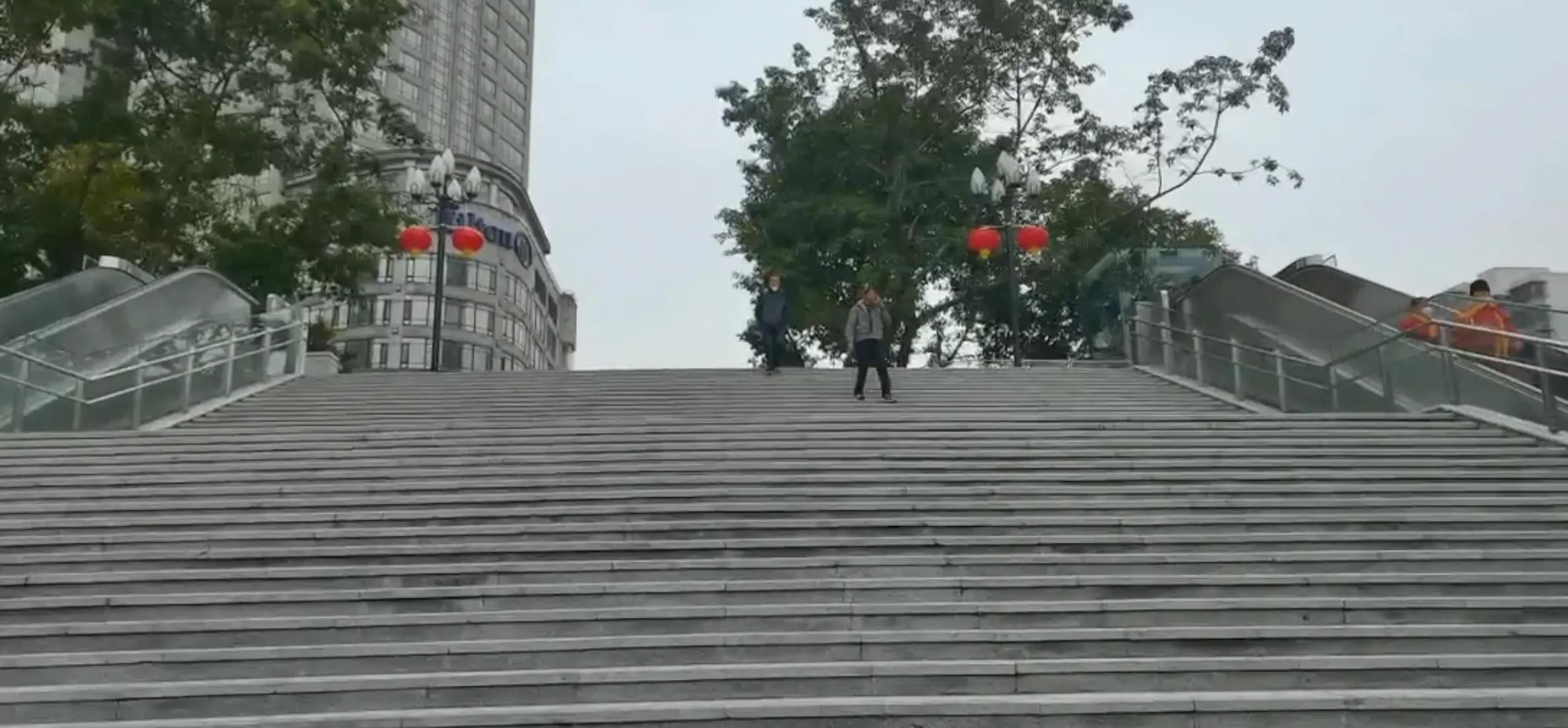 春游开拓眼界,春游樱花广场图片