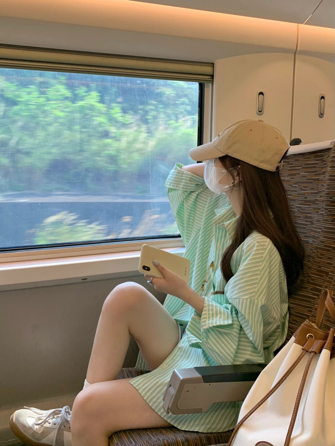 宽松衬衫搭配阔腿长裤,衬衣裙与白裤子最新穿搭