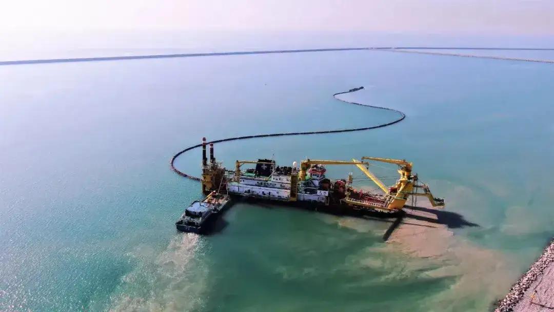 中国横沙工程领先世界，一天疏浚泥沙填满100个足球场，了不起