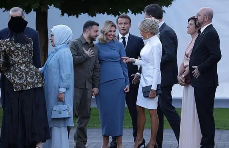 印度峰会上争奇斗艳：韩国第一夫人好嫩，日本第一夫人清新脱俗