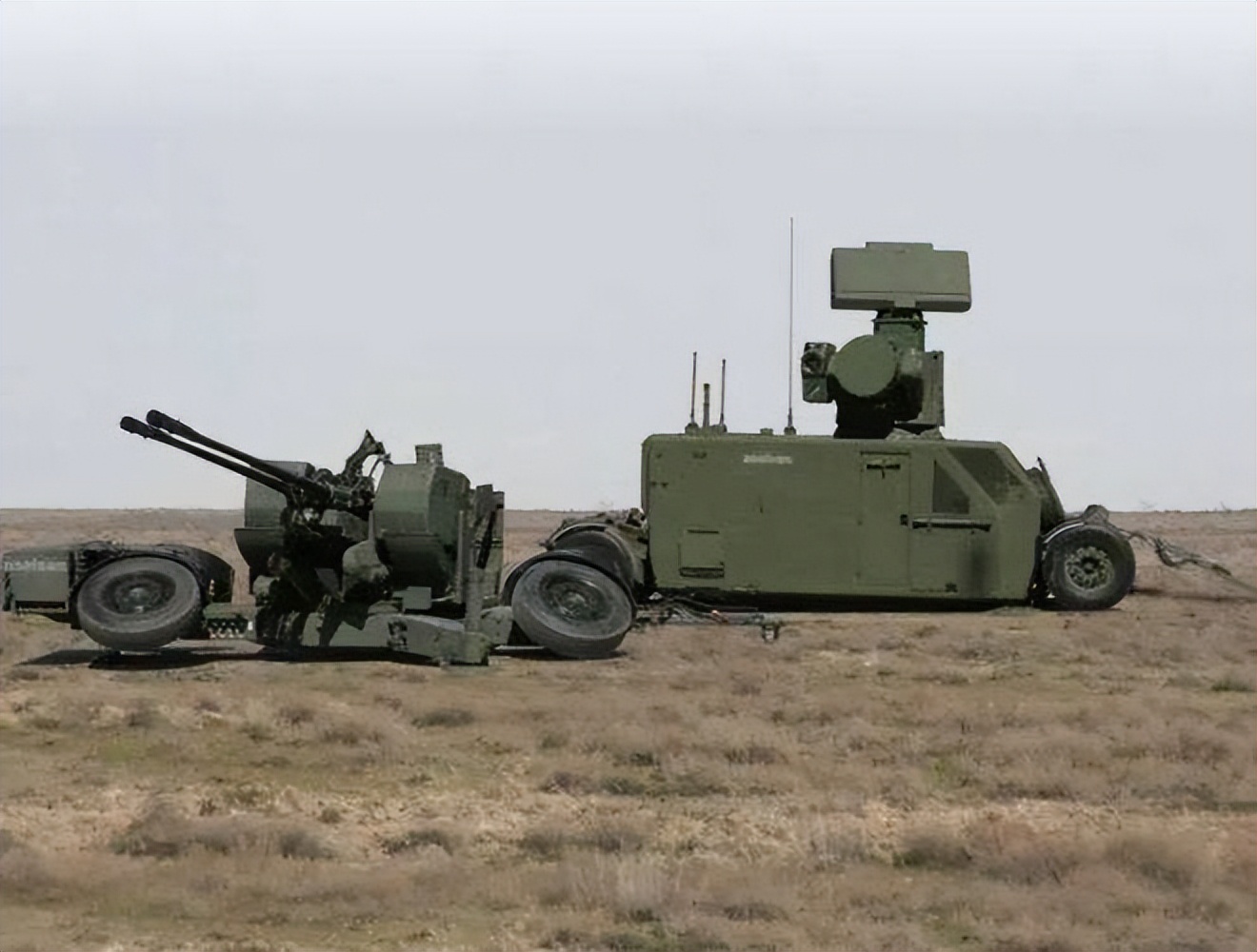 中国与瑞士谈判引进高炮，工程师看出文件漏洞，为国家节省一个亿