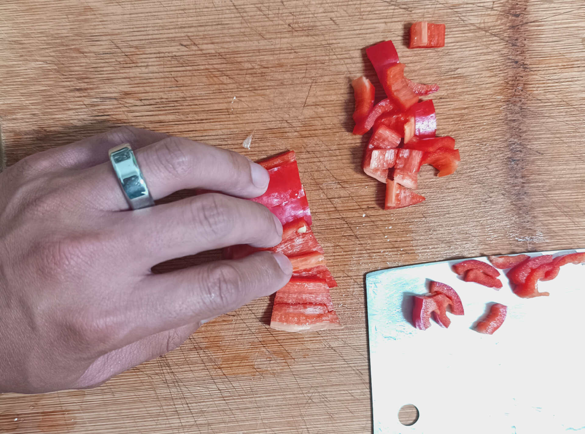 有了QuzzZ智能指环,送老婆礼物多了一份贴心选择