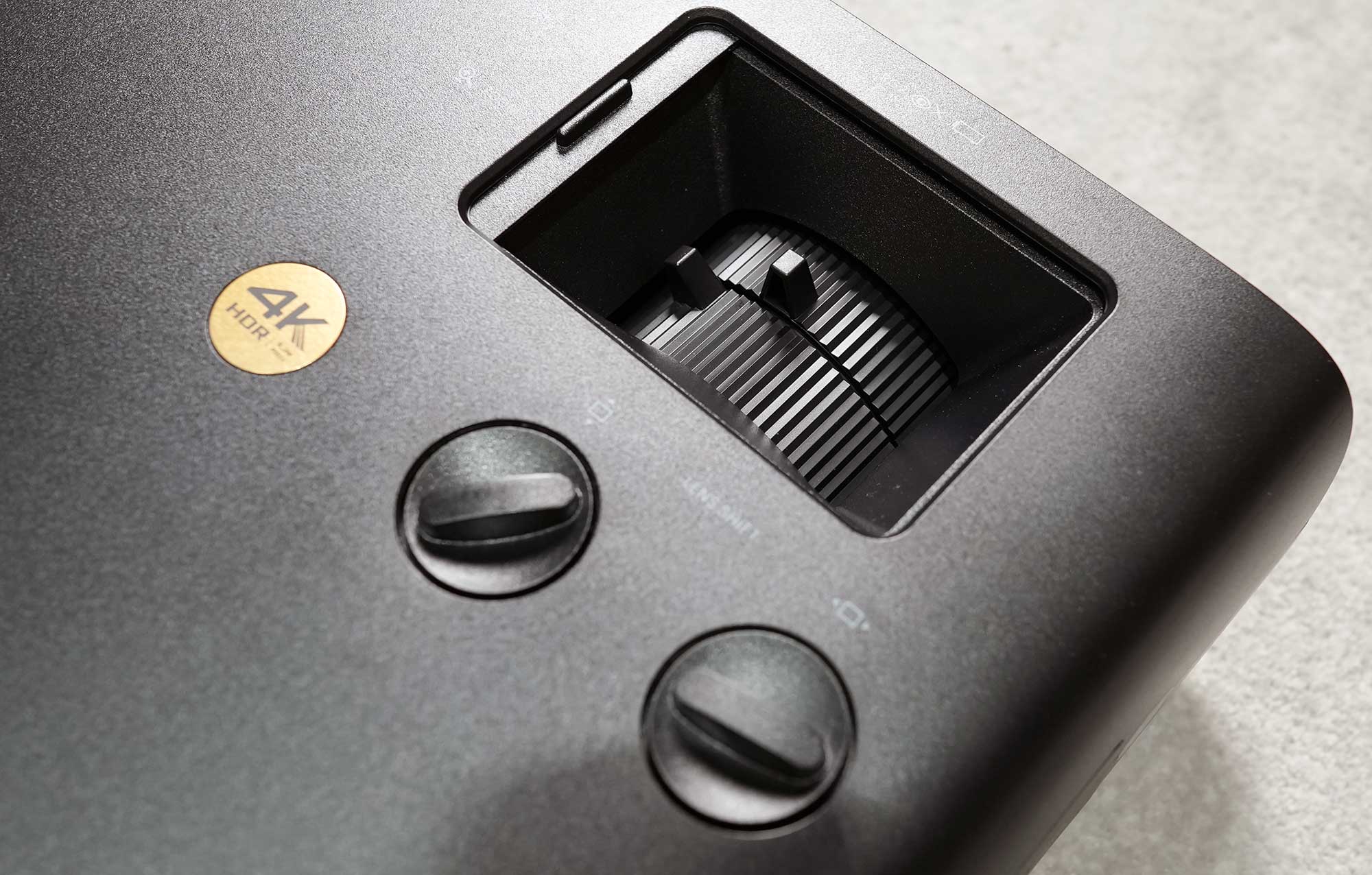 爱普生tz3000和明基4550,同价位投影仪和显示器