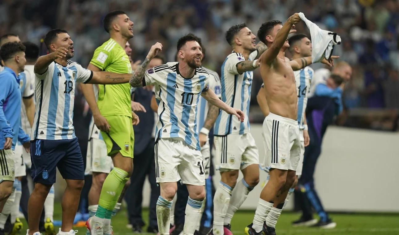 球王加冕球王,球王夺冠