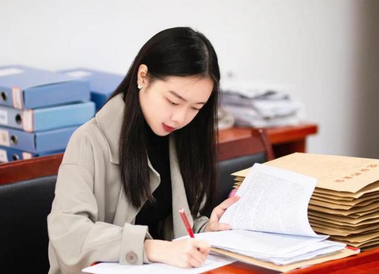 双非大学“女神级”学霸廖欢，本科发表2篇论文，低调保研到清华