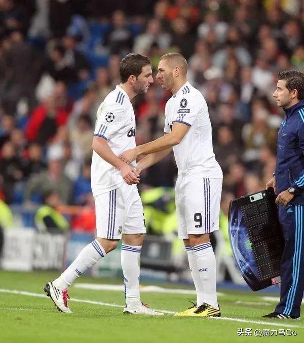 穆里尼奥独自面对球迷嘲讽,穆里尼奥谈梅罗双骄