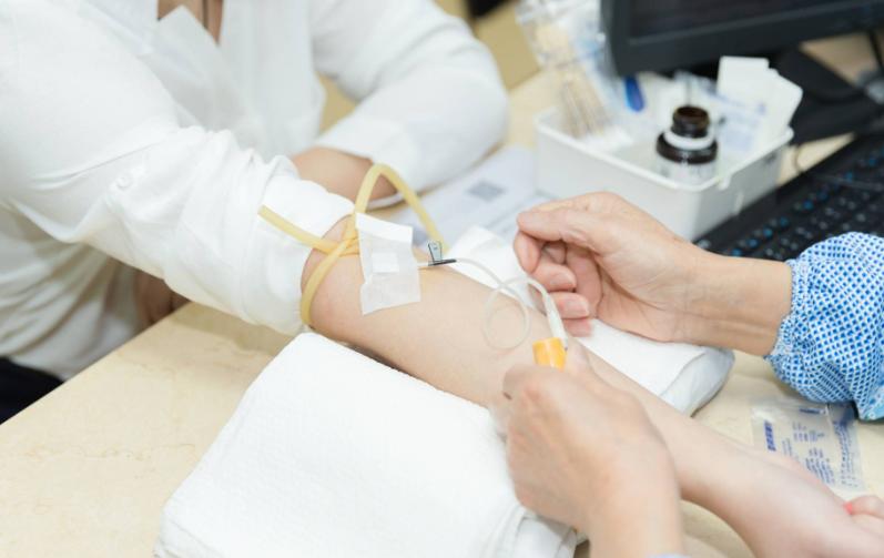 毒衣服致癌物超标20倍,央视曝光市场夺命衣服