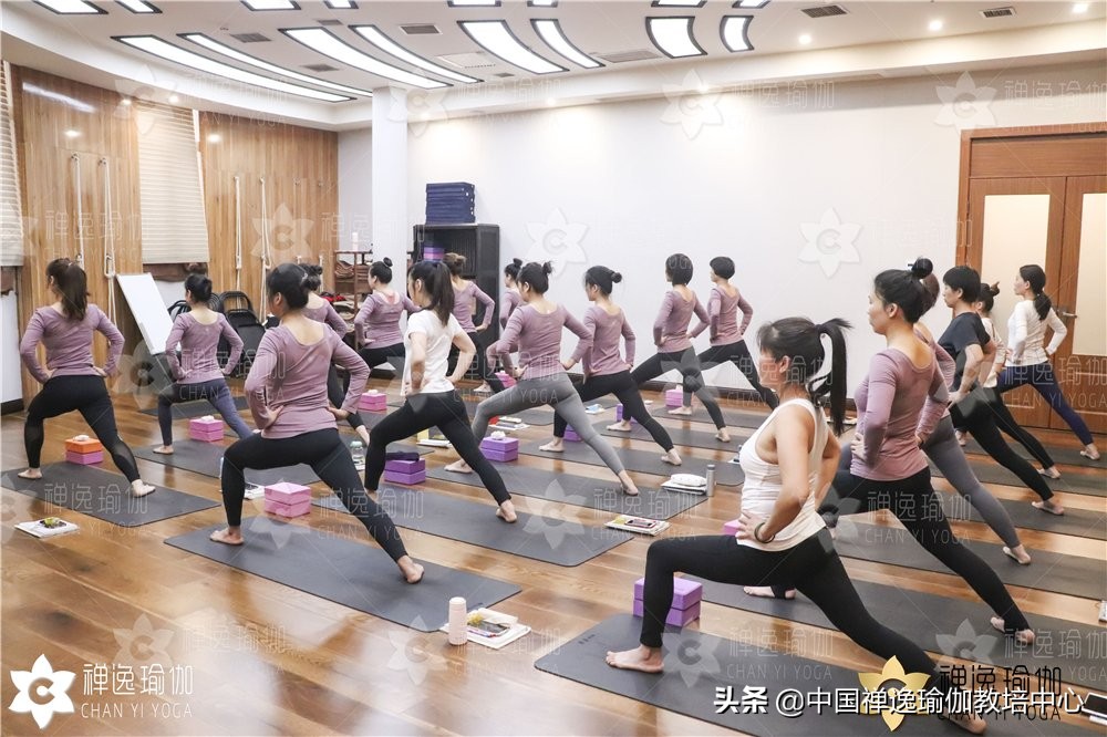 零基础学瑜伽男士瑜伽入门教程,瑜伽零基础入门专业教练教学