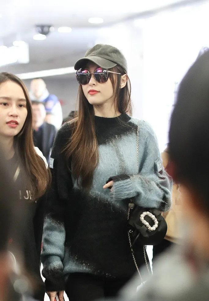 唐嫣在机场时背的焦糖色包,唐嫣曾经用过哪些包包