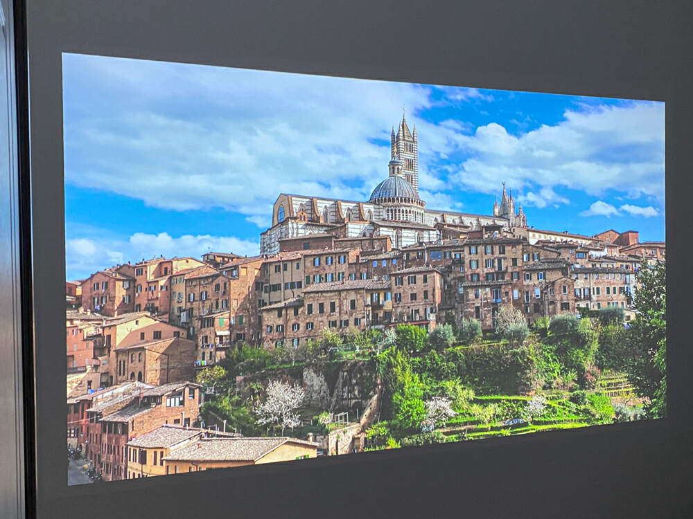 太卷了！亮度1300CVIA、帝瓦雷调音，AOCK1智能投影或成4K段爆款