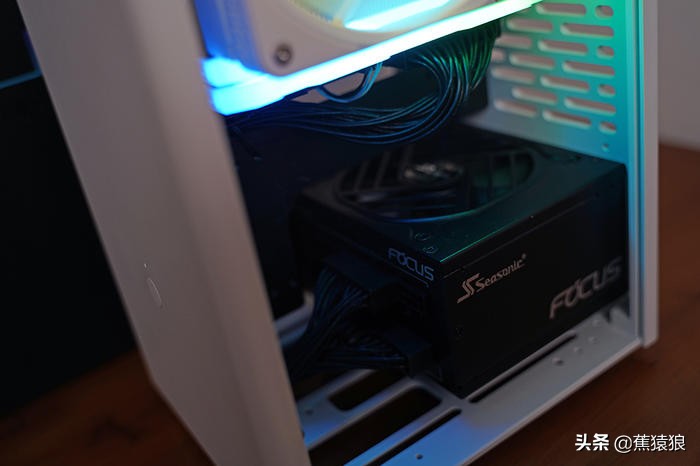 12600K+STRIXB660-I+RTX3060，AKLLAA5立式ITX机箱装机展示