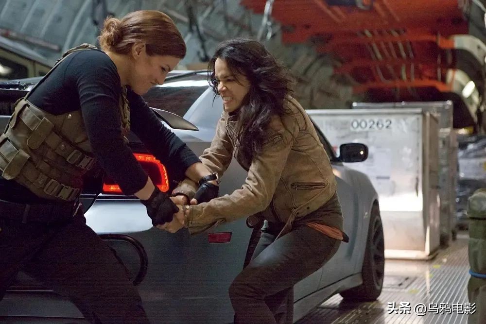 爽麻了！尺度美女全程飙车，它一回归，全球影迷都得高潮…