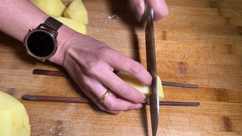 旋转薯塔怎么做酥脆,薯塔在家里怎么炸