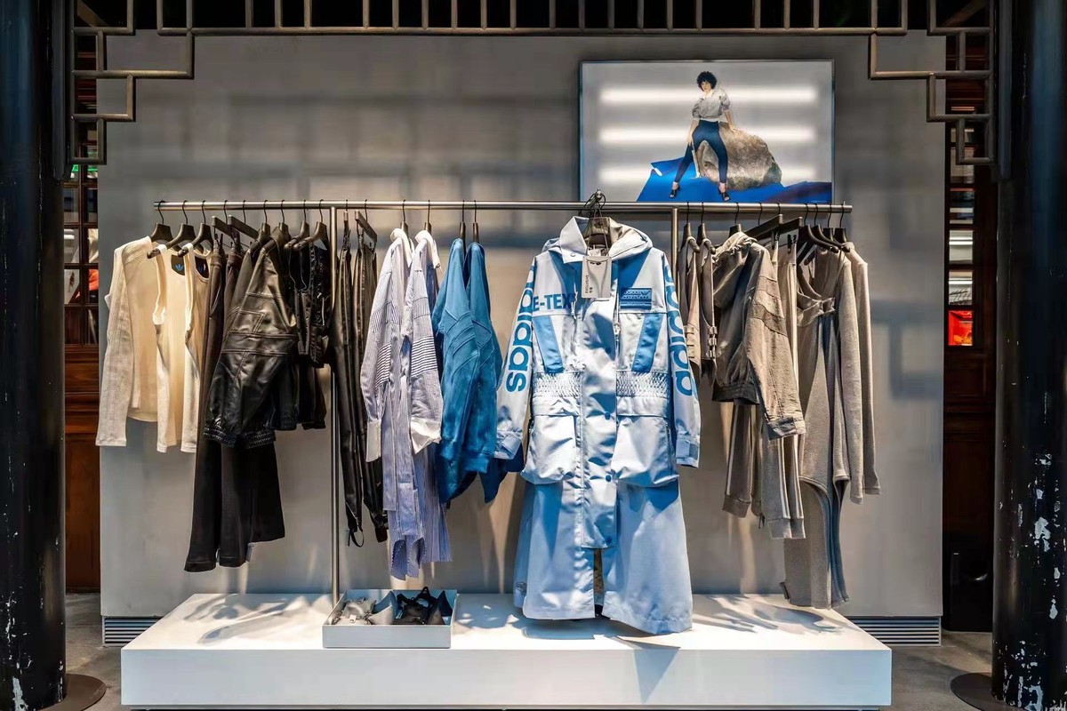 adidas官方旗舰店 三叶草 (adidas三叶草官方旗舰店西安)