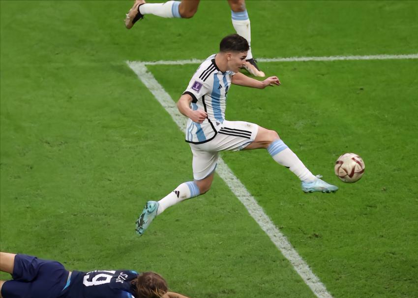 阿根廷梅西点射,梅西10分钟2球阿根廷拿下四连胜