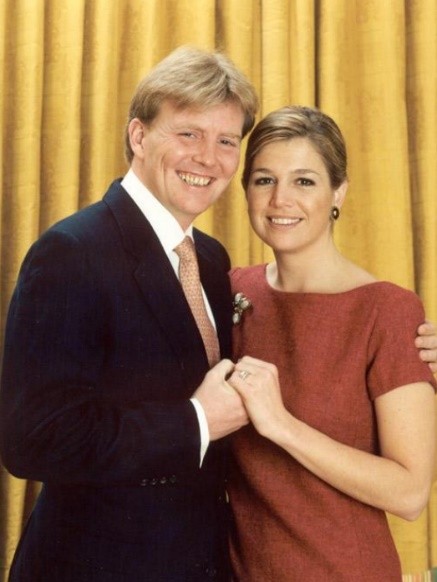 荷兰王后红毯裙,荷兰王后穿格子斗篷