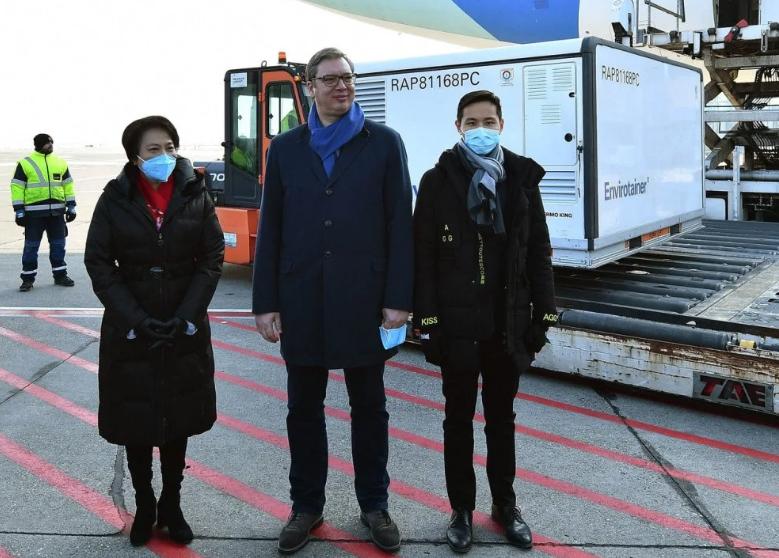 塞尔维亚边境大乱，欧洲又要打仗？北约逼宫武契奇，目标直指中国