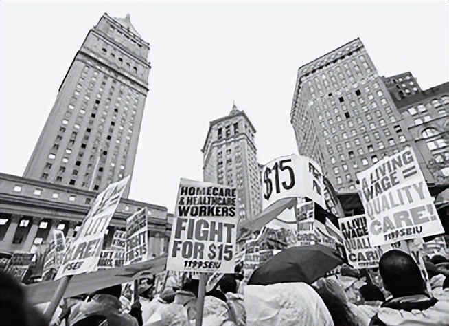 美国工资水平与中国工资对比,美国人的平均收入是多少人民币