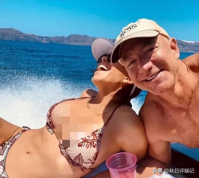 贝佐斯和桑切斯在游艇,贝佐斯乘5亿美元豪华游艇出海