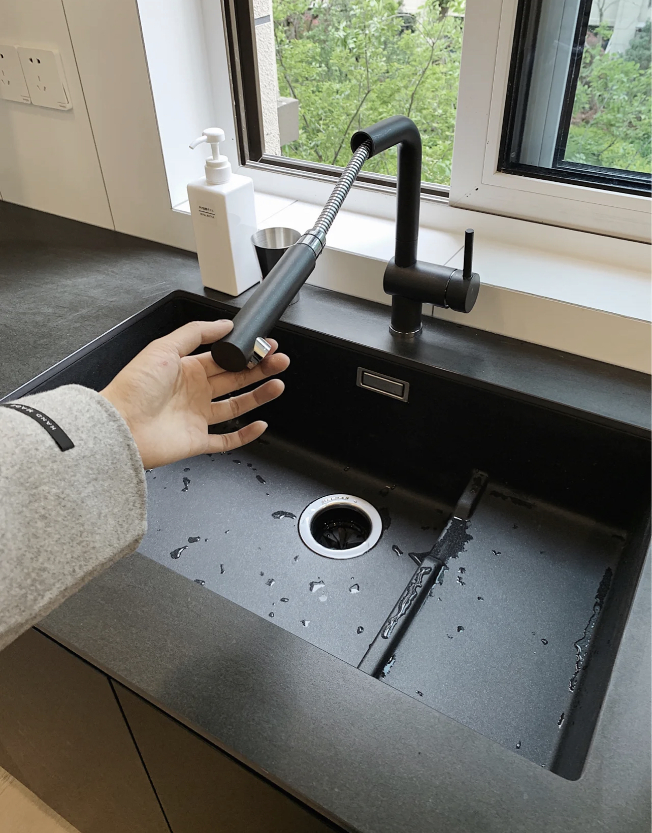 橱柜不做背板怎么处理,橱柜不做下沿注意事项