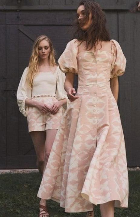 不同领型搭配衣服,如何看懂服装颜色搭配图