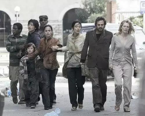 葡萄牙球员戴黑纱纪念他，因为人的冷漠无情，苦难四处蔓延