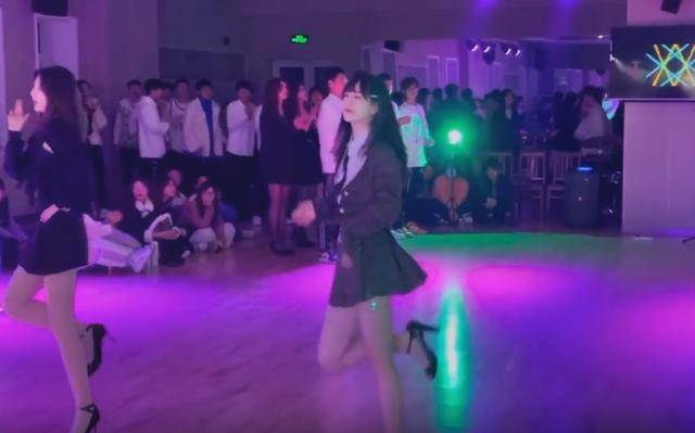 澶у鏍″洯缇庡コ鎿嶅満璺宠垶,澶у濂崇敓璺宠垶鎯婅壋鍏ㄦ牎