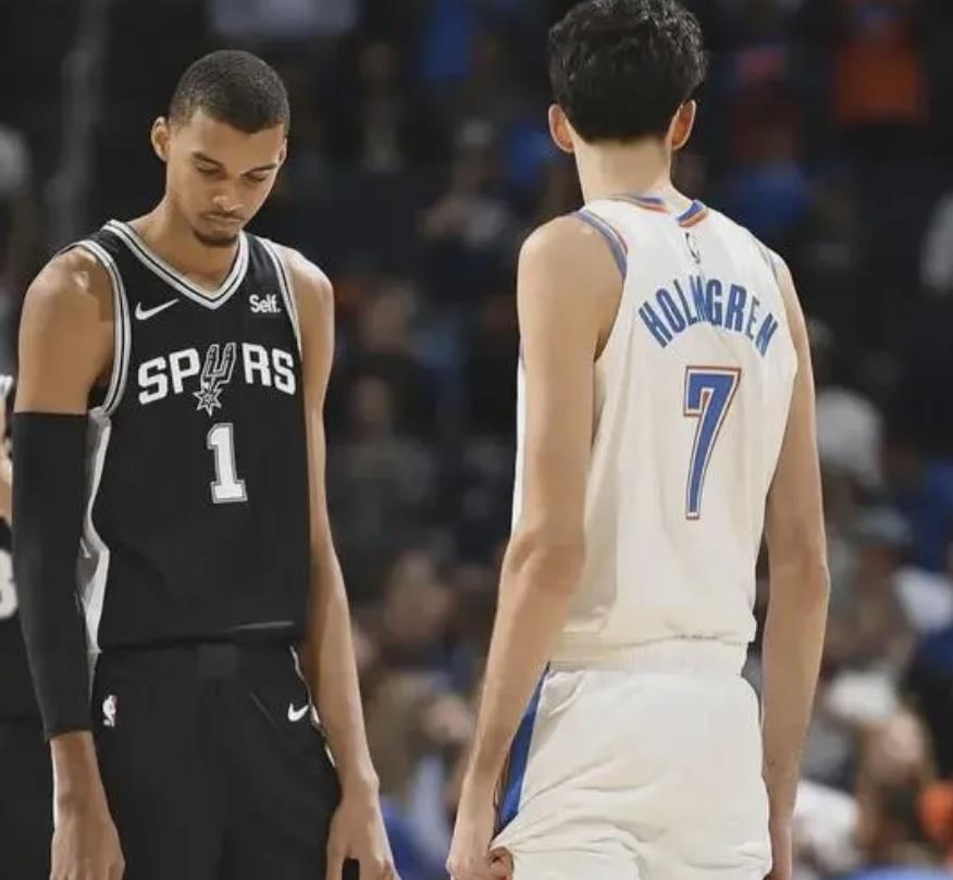 完爆浓眉大洛，450人第一！NBA77年没见过这种天才，文班1打9太猛