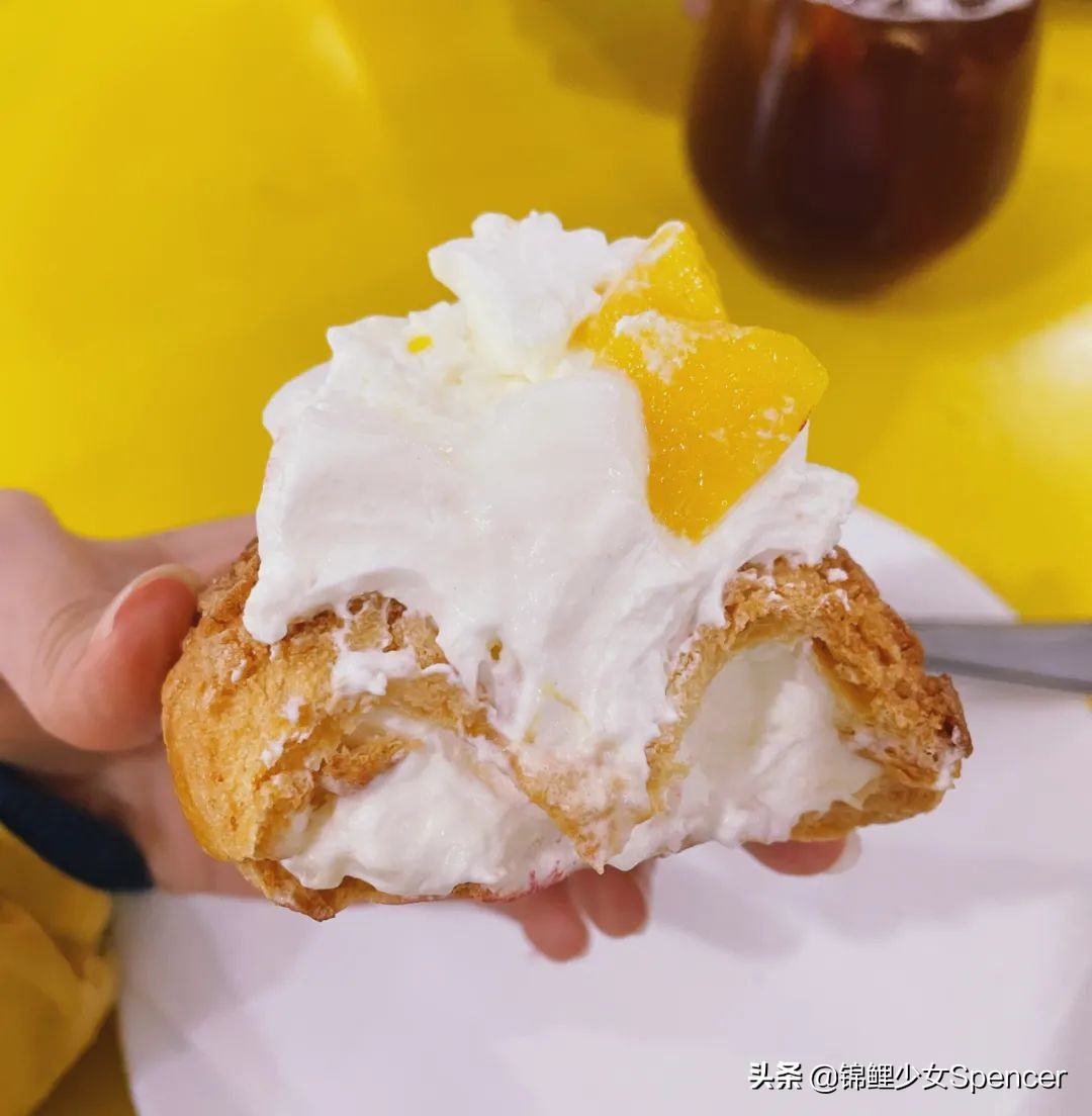 我在布达佩斯，收集了很多秋天送给你