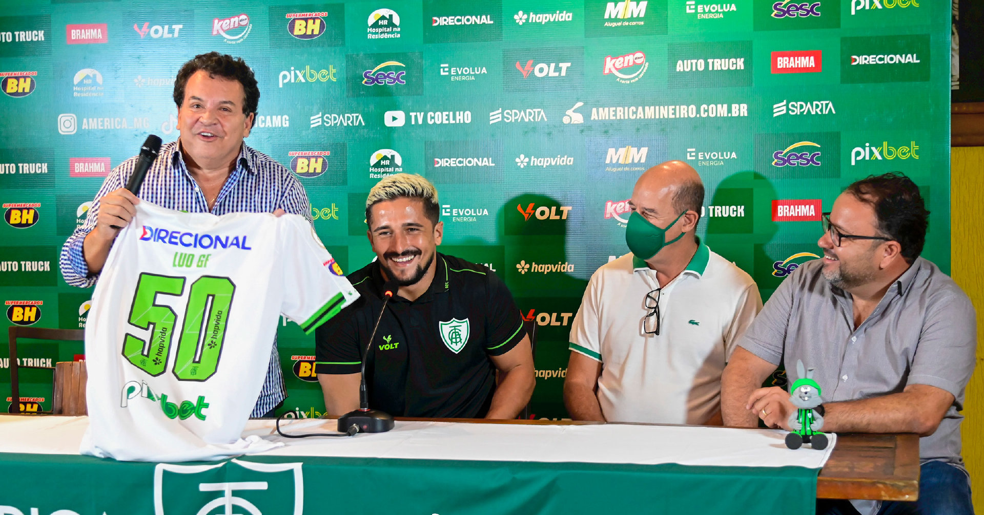 中国第一位购买私人飞机的男足球员出现了:我随时等待国家队征召