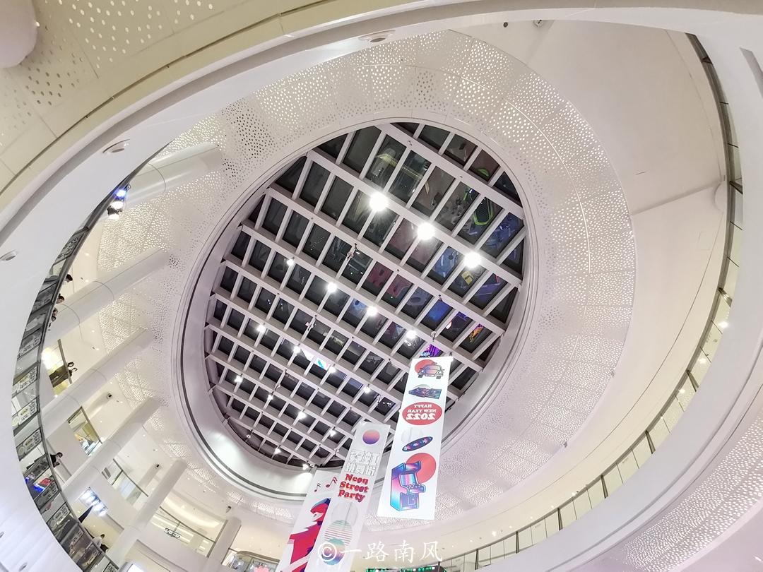 广州天河区人气商场，所在的位置原来是偏远郊区，现在却游人如织