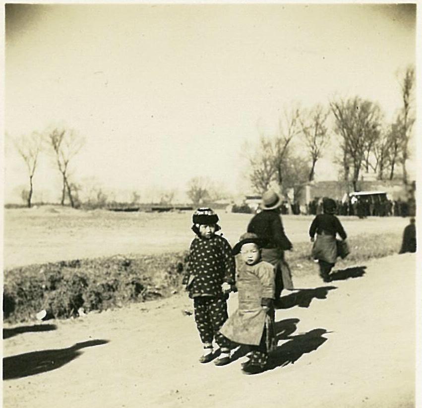 日军兽行：当着男人的面玷污了女儿，临走还残忍割下妻子乳房