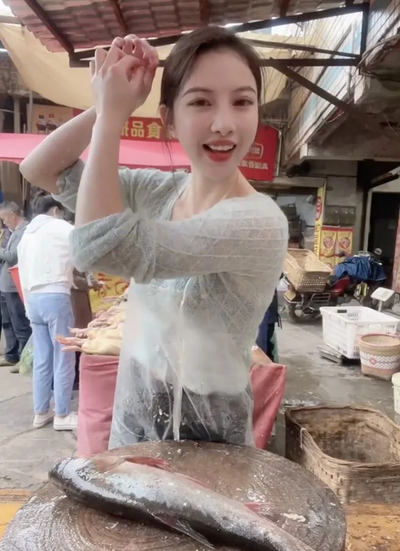 百万人打卡烟火气,直播+摆摊会是一门新生意吗?