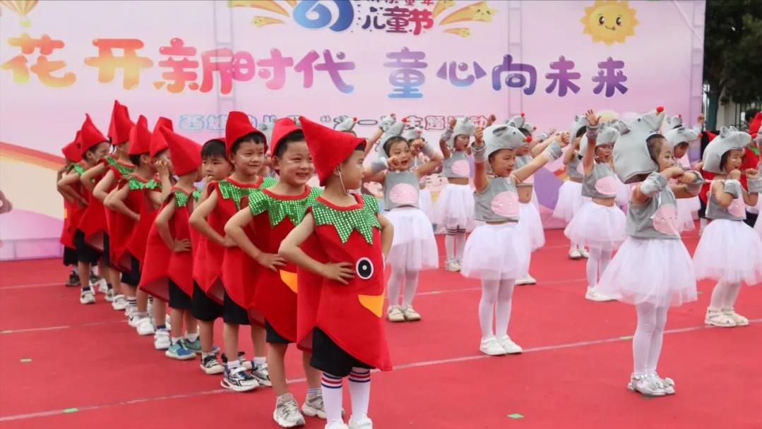 幼儿园庆六一活动报道,花开新时代童心向未来朗诵视频