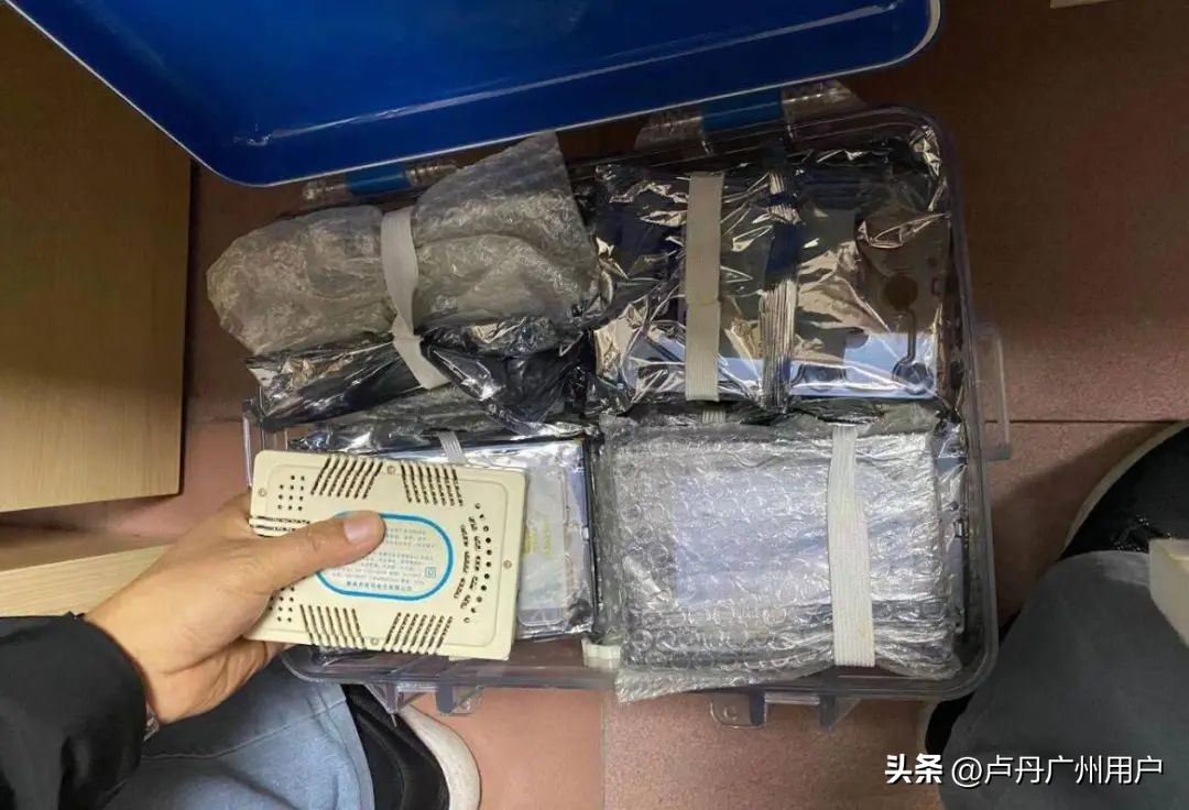 20年拍下150万张“东莞女工”在国外爆火：中国制造，不可思议！