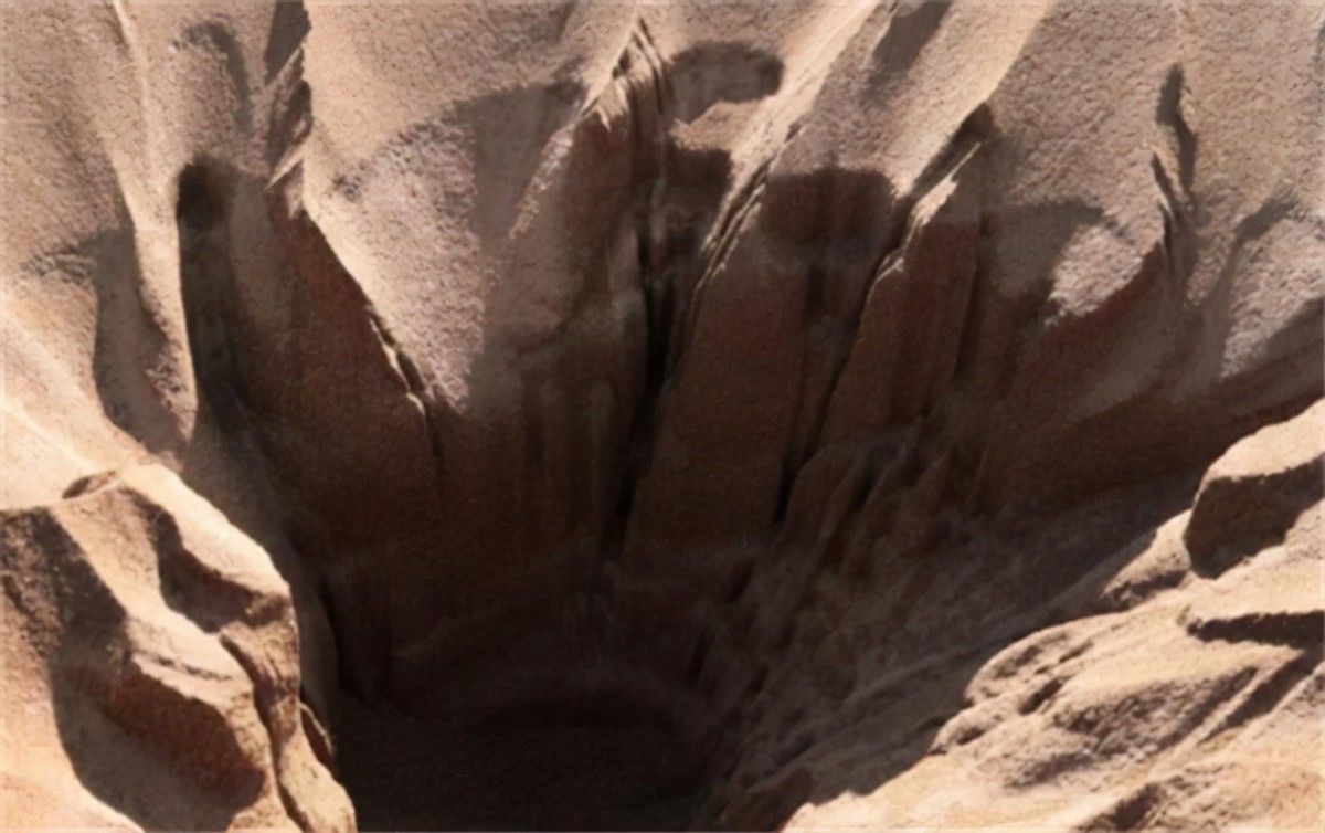 男子跋涉千里挖出6吨重夜明珠,男子挖出直径一米的夜明珠