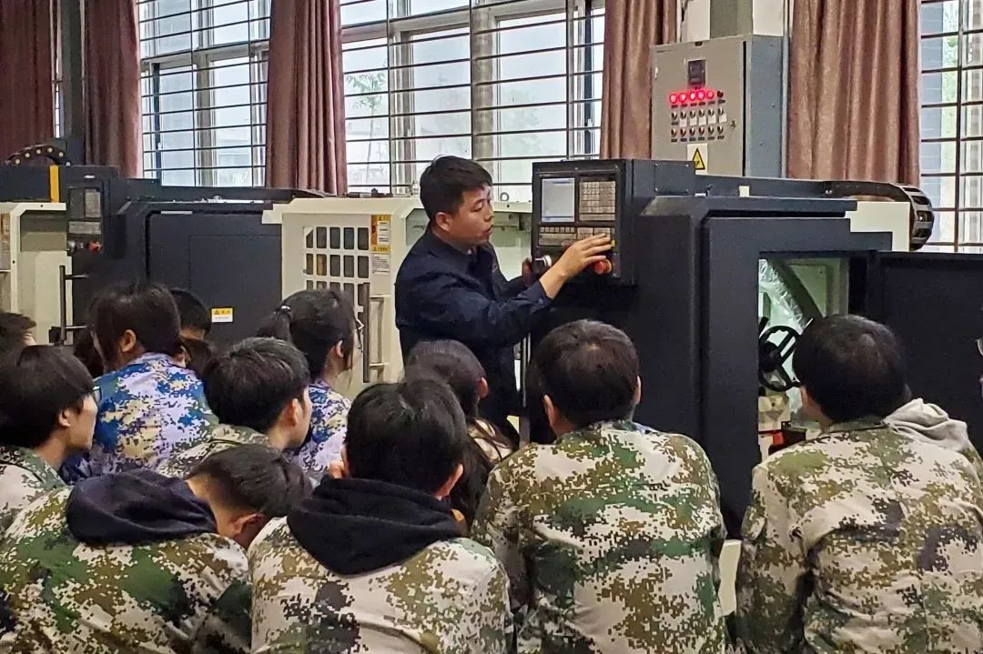 哪个大学专业校服最好看,大学专业古风校服