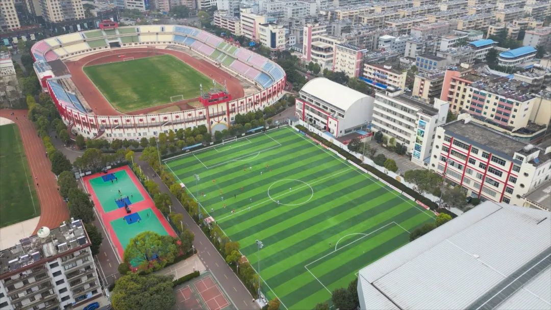 妤氶泟鍛ㄦ湯涓氫綑瓒崇悆鑱旇禌,妤氶泟鍛ㄦ湯瓒崇悆