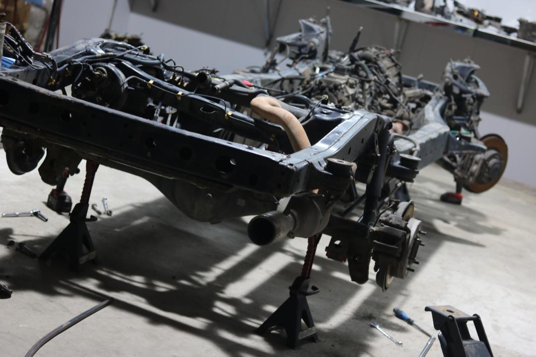 03年丰田霸道全车翻新多少钱,2004款丰田霸道拆车视频