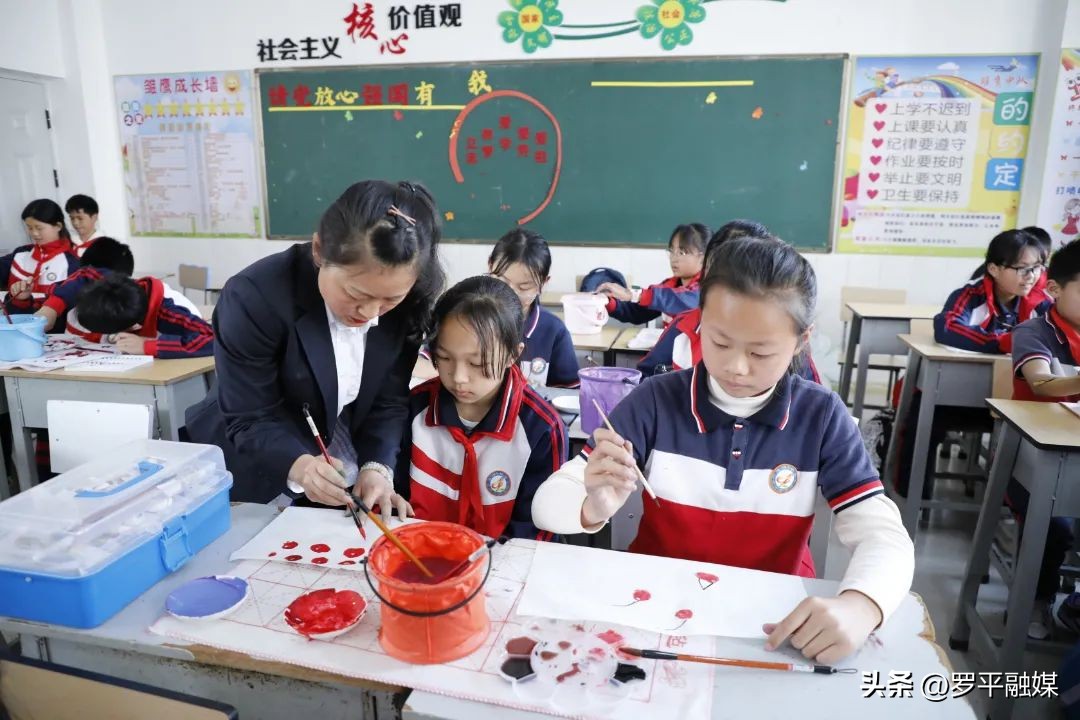 罗雄街道东屏小学大课间操,罗平罗雄街道东屏小学