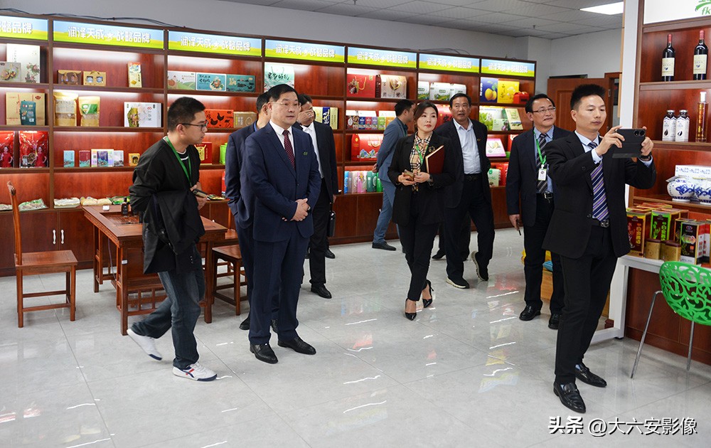 农产品电商直播间,电商蜂狂购国际财富中心